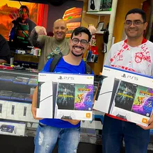 Cliente retirando o produto na loja Games Express SP