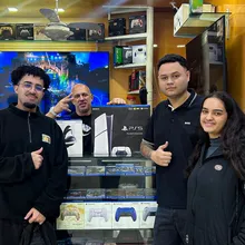 Cliente retirando o produto na loja Games Express SP