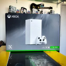 Cliente retirando o produto na loja Games Express SP