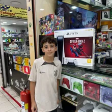 Cliente retirando o produto na loja Games Express SP