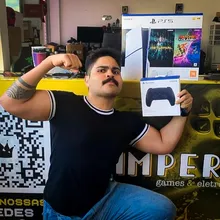 Cliente retirando o produto na loja Games Express SP